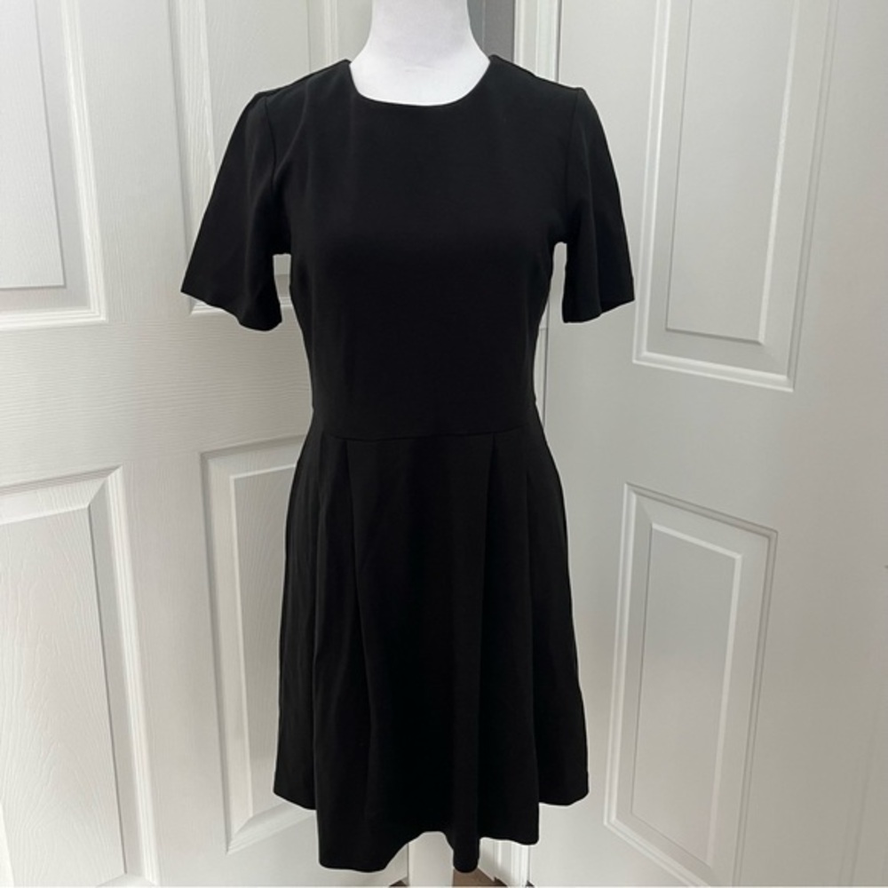 Ann Taylor LOFT Black Casual Dress Size‎ 6P Petite Short Sleeve Knee Length